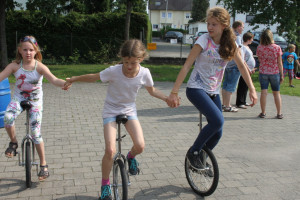 Einradfahren in der Gruppe